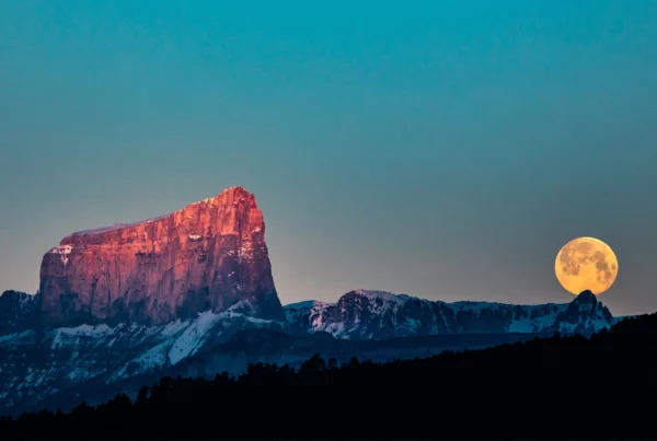 Coucher de soleil sur le Mont Aiguille